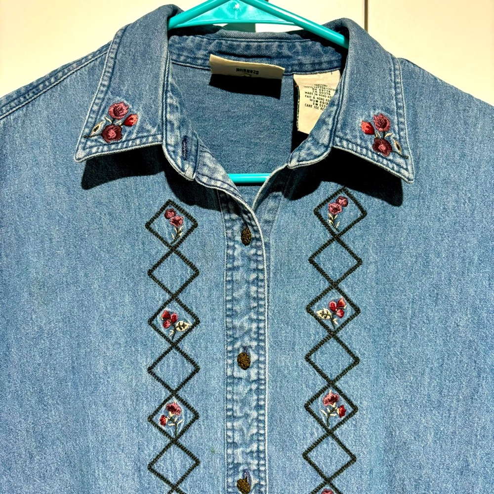 Vintage Womens Denim Shirt Embroidered Floral XS Button Down Grandma Granny